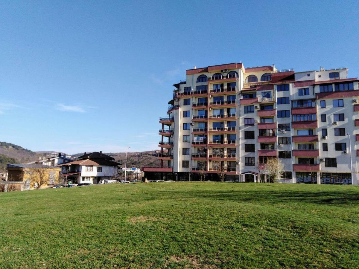 Апартамент "Скален Венец" Veliko Tărnovo Exteriör bild