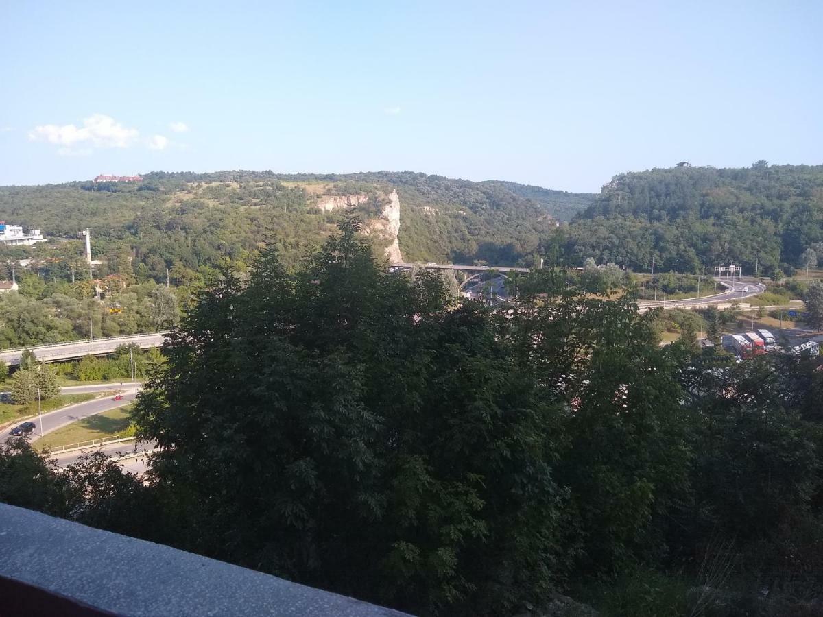 Апартамент "Скален Венец" Veliko Tărnovo Exteriör bild